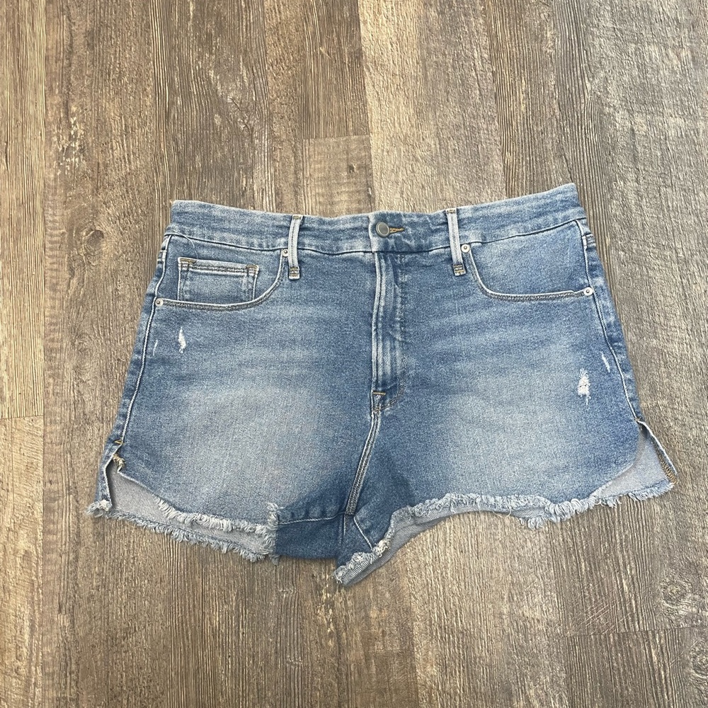 Good American cut off jean shorts